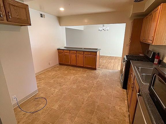 5th image of 1025 Crestwood Pl