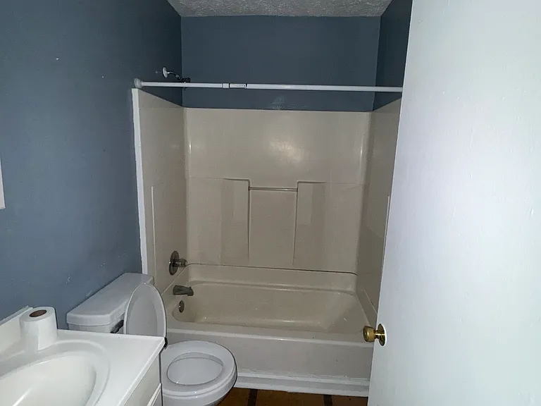 4300 Essex Rd — Photo 11