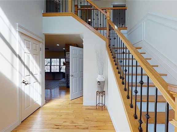 3rd image of 10985 Stonewycke Dr