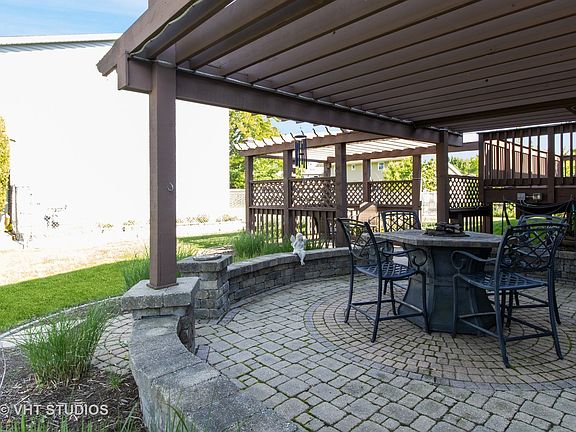 2nd image of 1061 Warwick Cir N