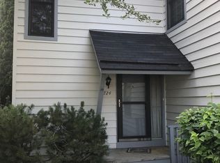 724 Shepard Ct, Gurnee, IL 60031