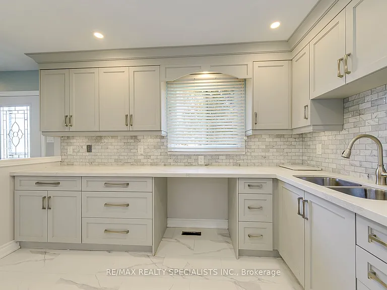 93 Hansen Rd N #100 — Photo 9