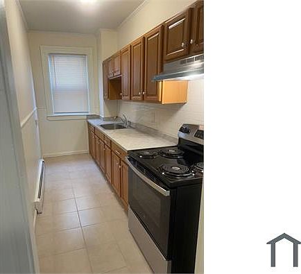 3rd image of 46 Kirtland St Floor 1