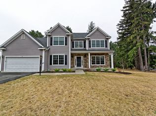 21 Gala Pl, Niskayuna, NY 12309