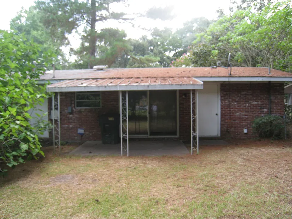 5806 Fairview Ave
