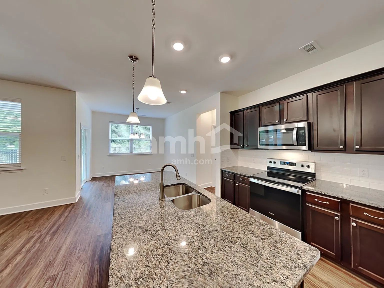 4 bed, 2.5 bath, 2083 sqft, $2,605 — Photo 4