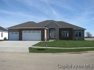 416 Windycrest Dr, Chatham, IL 62629