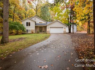 3167 Rolling Oaks Ct, Hamilton, MI 49419