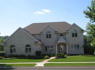 709 Stonebridge Ave, Onalaska, WI 54650