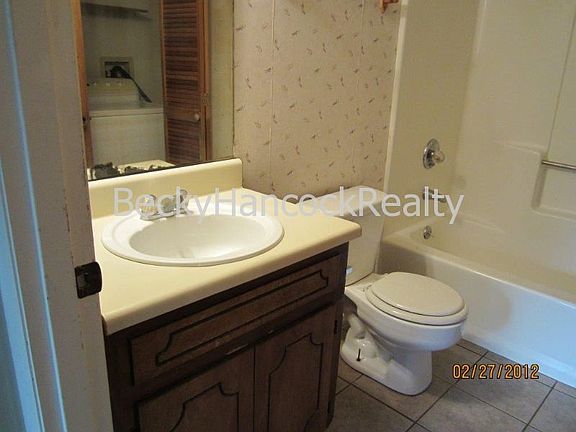 5th image of 507 Briarwood Dr APT 5C