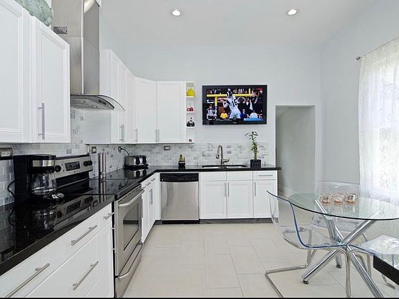 5th image of 1214 James St