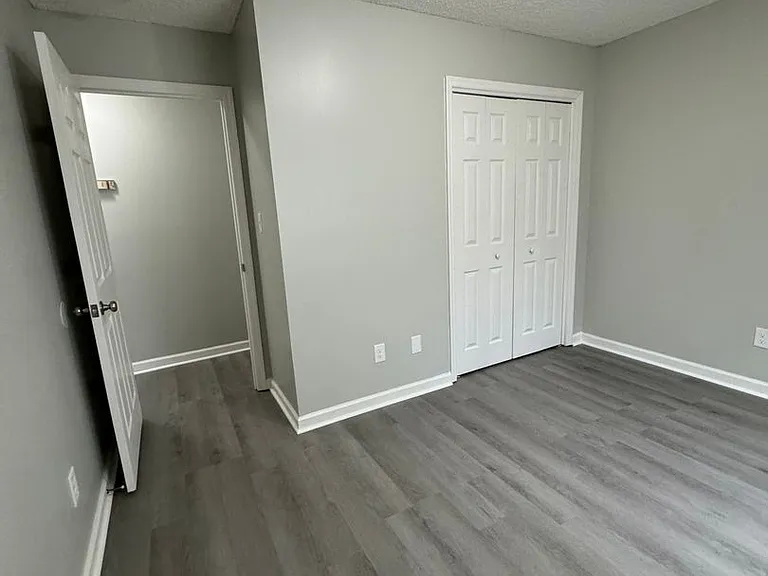 Creekview Apartments - Kingsport, TN — Photo 10