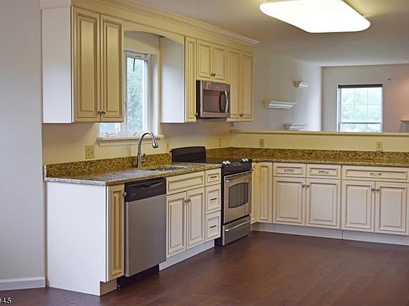 3rd image of 38 Bailey Park Dr