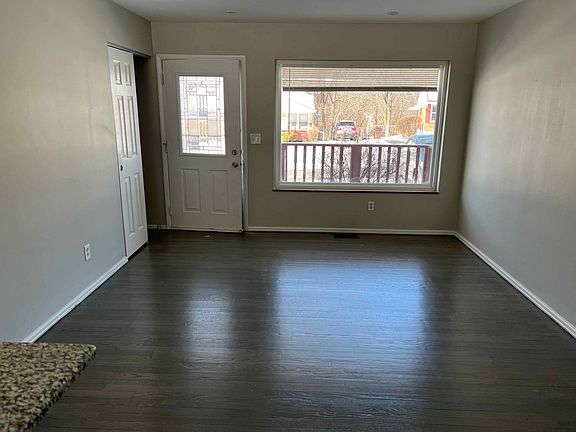 3rd image of 8088 Peacock Dr