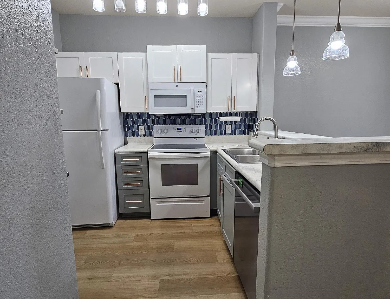 2 bed, 2.0 bath, 975 sqft, $1,450 — Photo 4