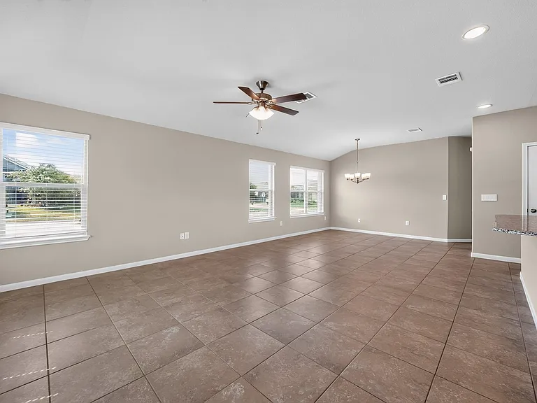 1919 Mexia Dr — Photo 4