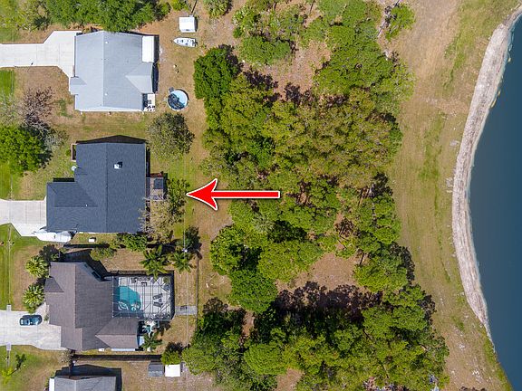 3rd image of 817 SE Streamlet Avenue