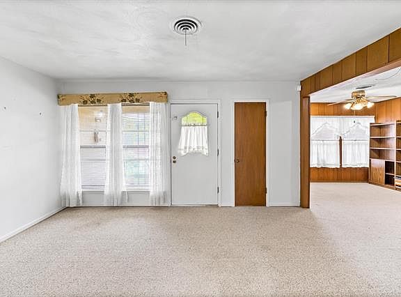 5th image of 801 Armstrong Dr
