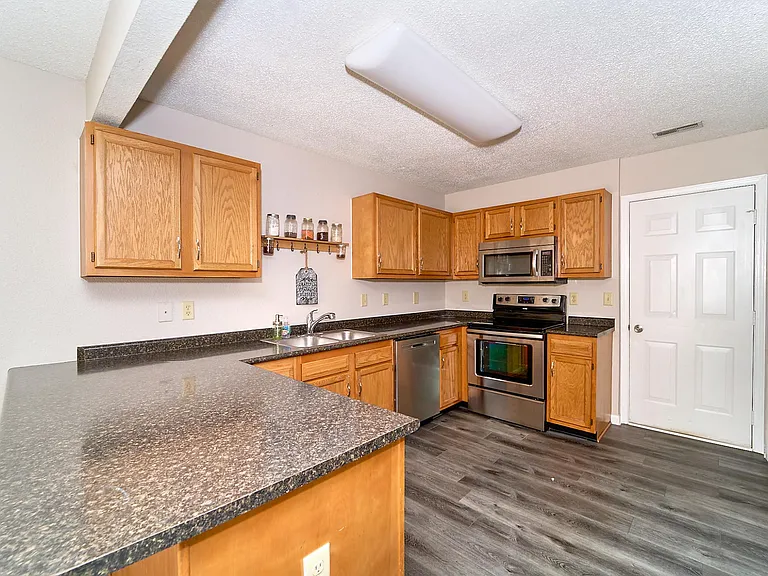 1928 Long Lake Dr — Photo 10
