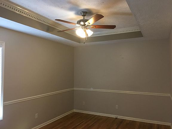 3rd image of 225 Clyde Ave