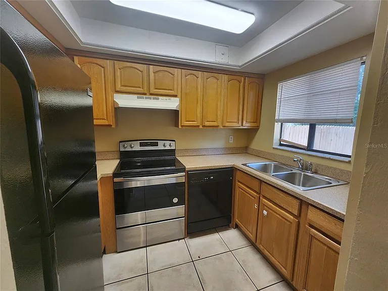 702 SW 70th Ter #B — Photo 3