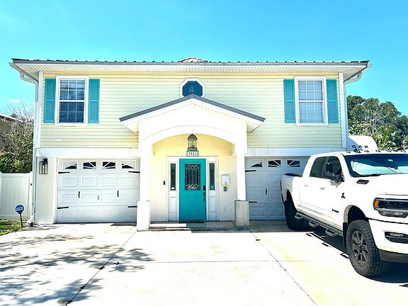 Plenty of driveway parking
