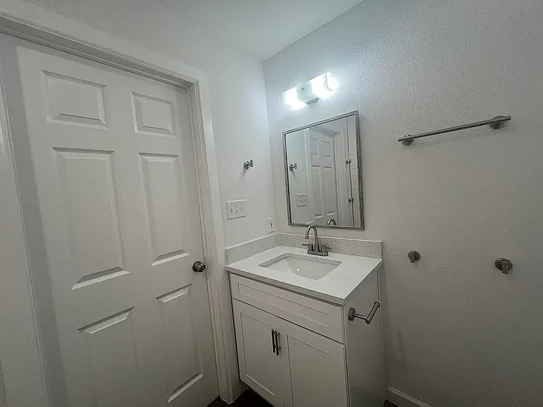 2816 Sayle St — Photo 7
