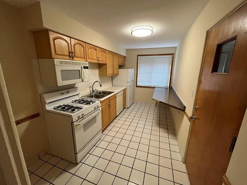 1st image of 1531 Bonnie Brae Pl #7