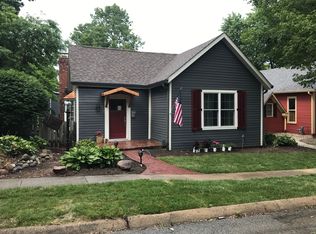 440 W Linden St, Zionsville, IN 46077