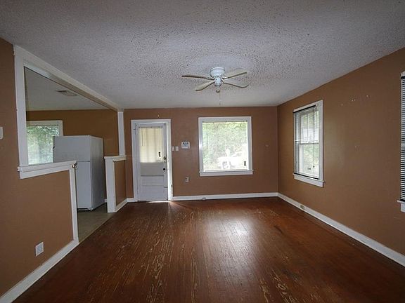 3rd image of 1701 Crestwood Dr