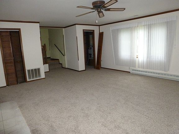 3rd image of 138 N Larocque Dr