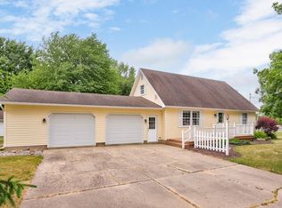 638 Center St, Chesaning, MI 48616