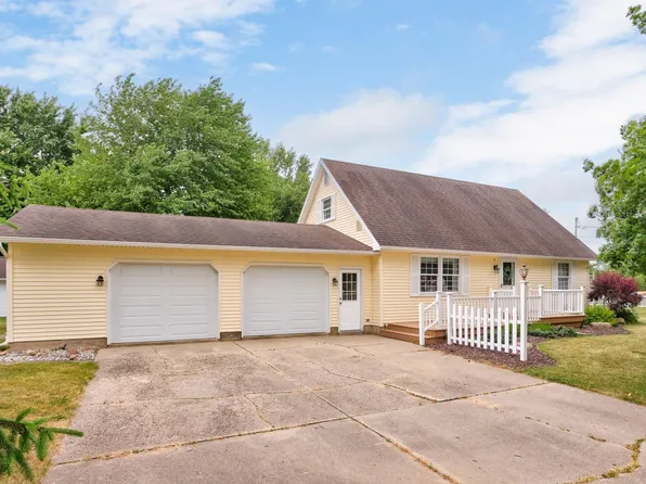 638 Center St, Chesaning, MI 48616