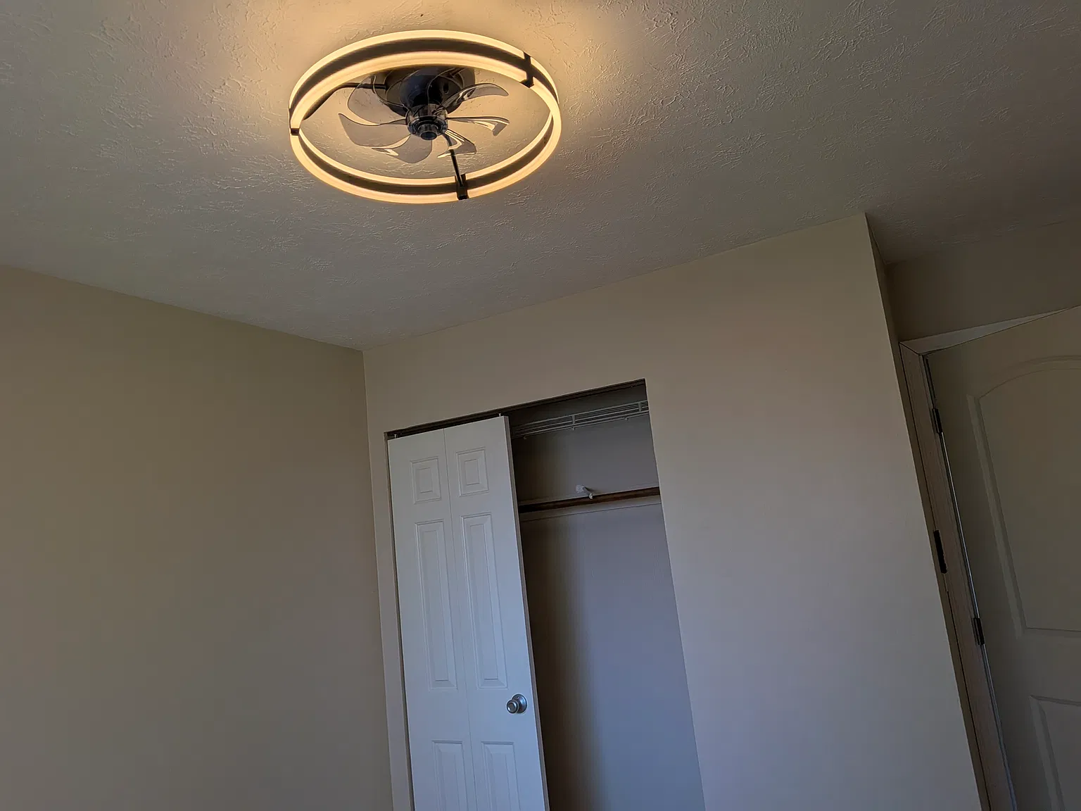 2 bed, 1600 sqft, $700 — Photo 3