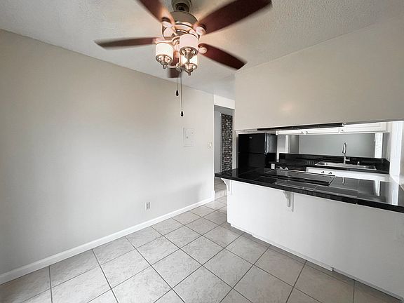 5th image of 615 24th St APT 4