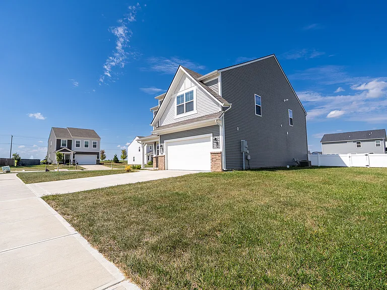 76 Fernleaf Dr — Photo 2