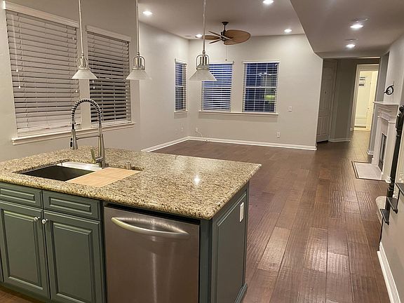 Ktichen Island to living room