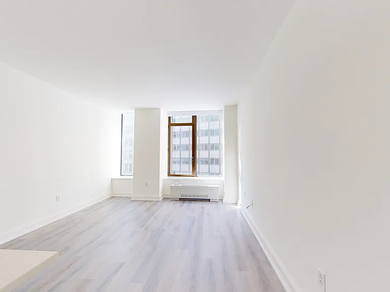10 Hanover Square — Photo 52