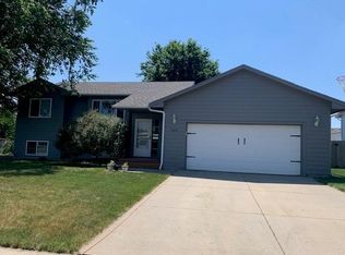 105 W Ironwood St, Brandon, SD 57005