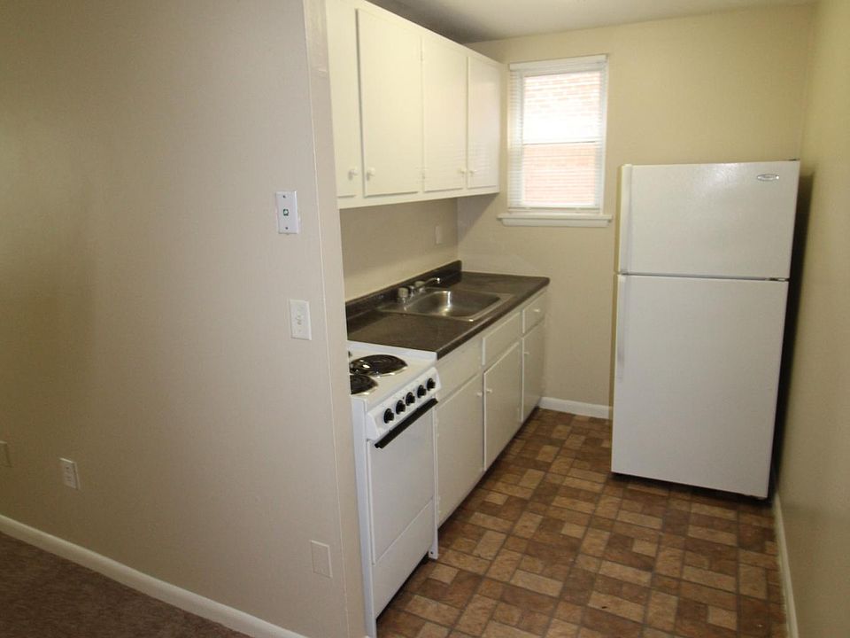 2nd image of 199 Sigourney St #Aa1