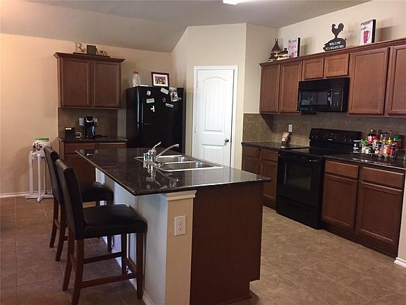 3rd image of 1070 Churchill Dr