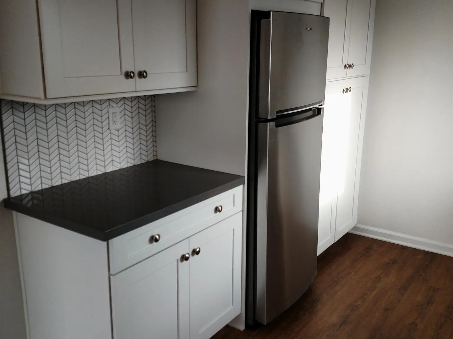 712 Robinson St — Photo 4