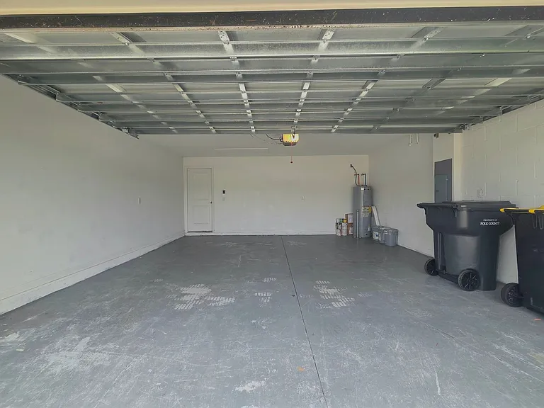 327 Macarthur St — Photo 26