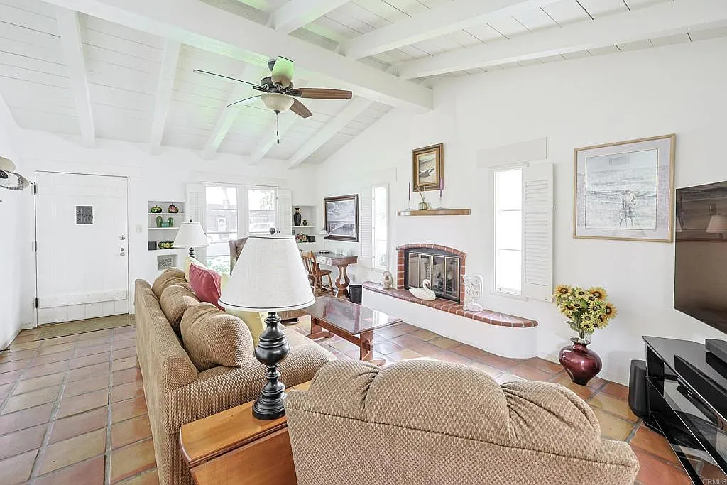 3 bed, 2000 sqft, $9,000 — Photo 2