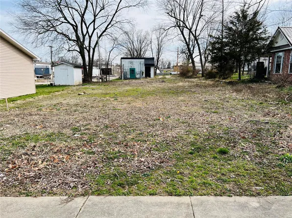 309 W 3rd St, Dixon, MO 65459