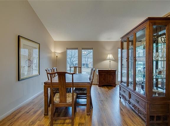 5th image of 2111 Woodside Dr