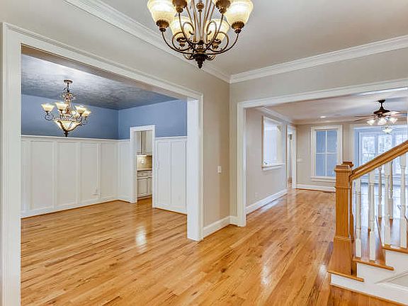 5th image of 884 Village Greene NW