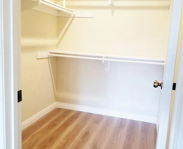 379 Stanford Ct — Photo 11