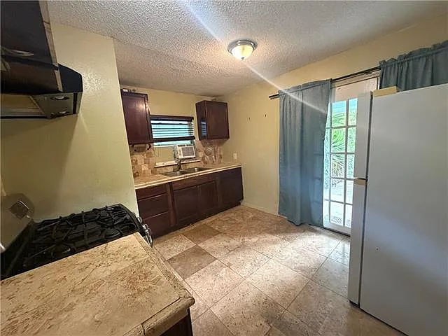 429 Pelican Ave — Photo 8