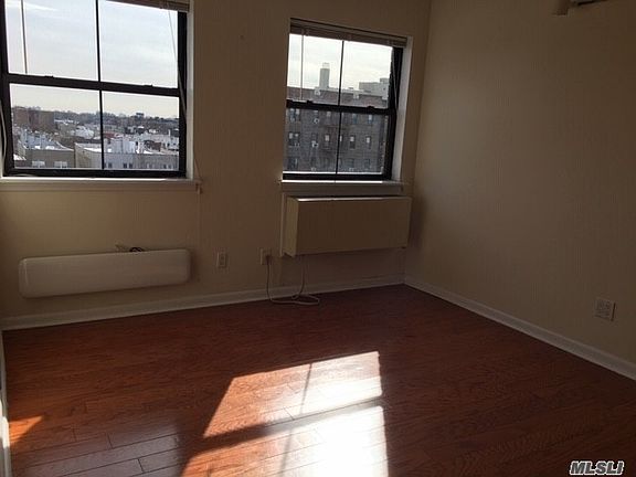 4th image of 4735 41st St